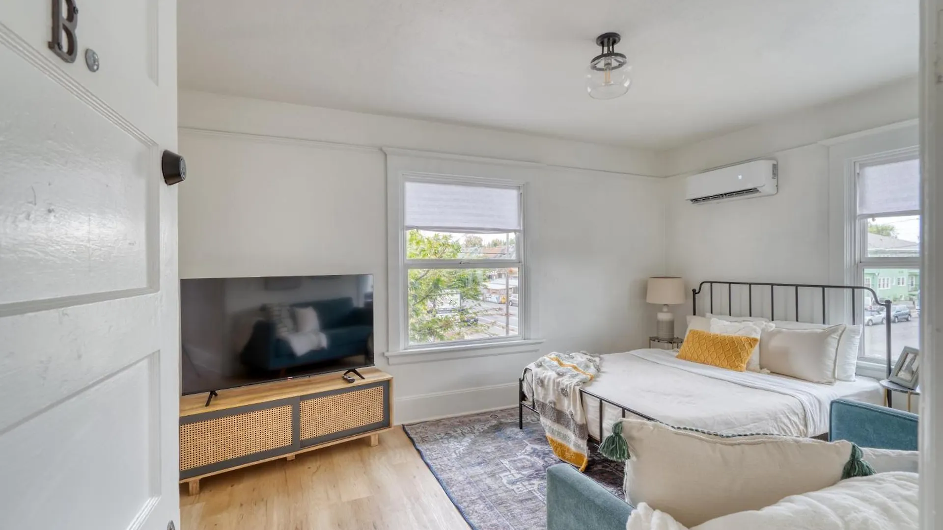 Stay Portland - The Bohemian Bungalow On Broadway - 94 Walkscore